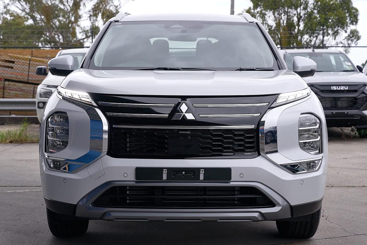 2025 Mitsubishi Outlander LS ZM