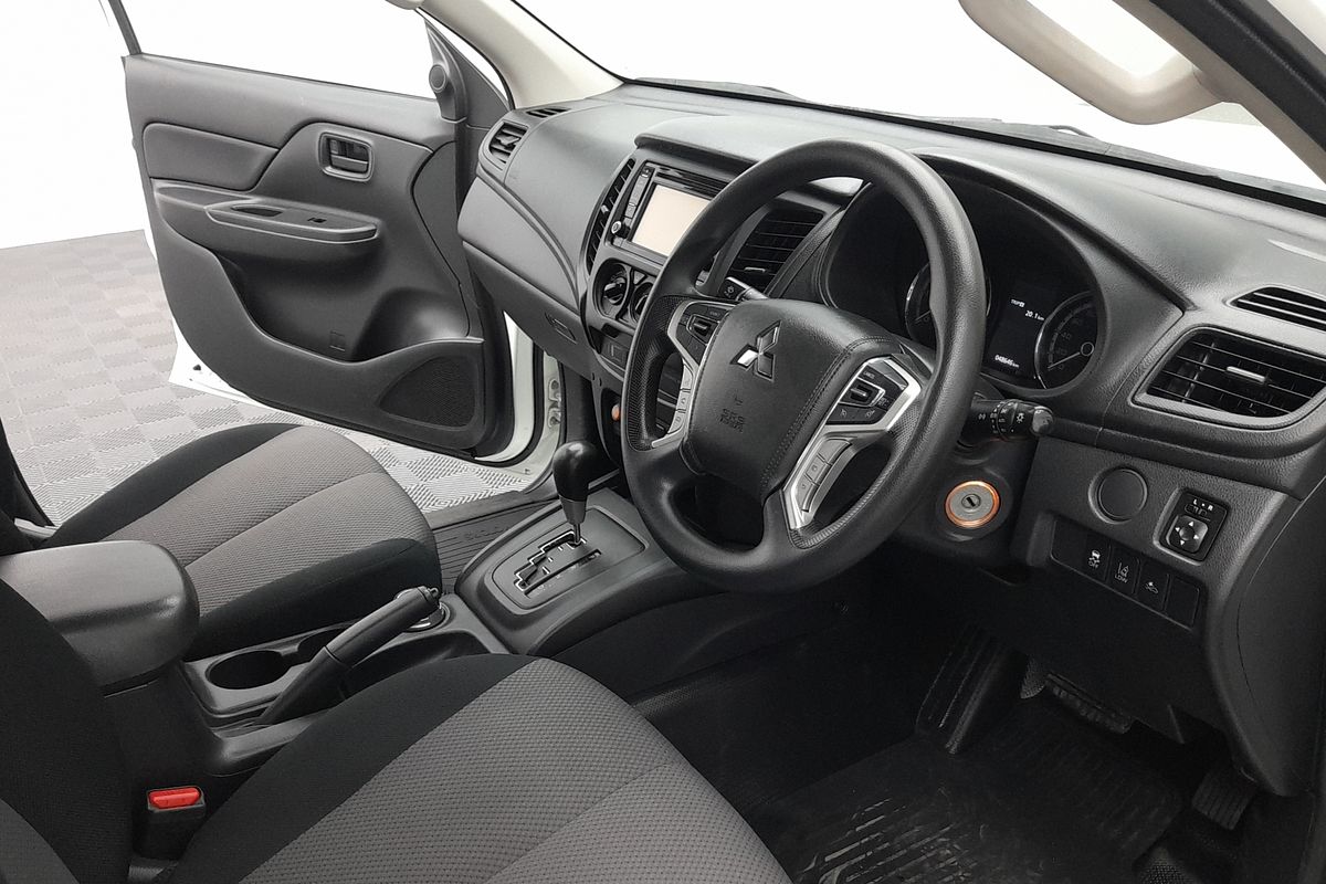 2022 Mitsubishi Triton GLX MR 4X4