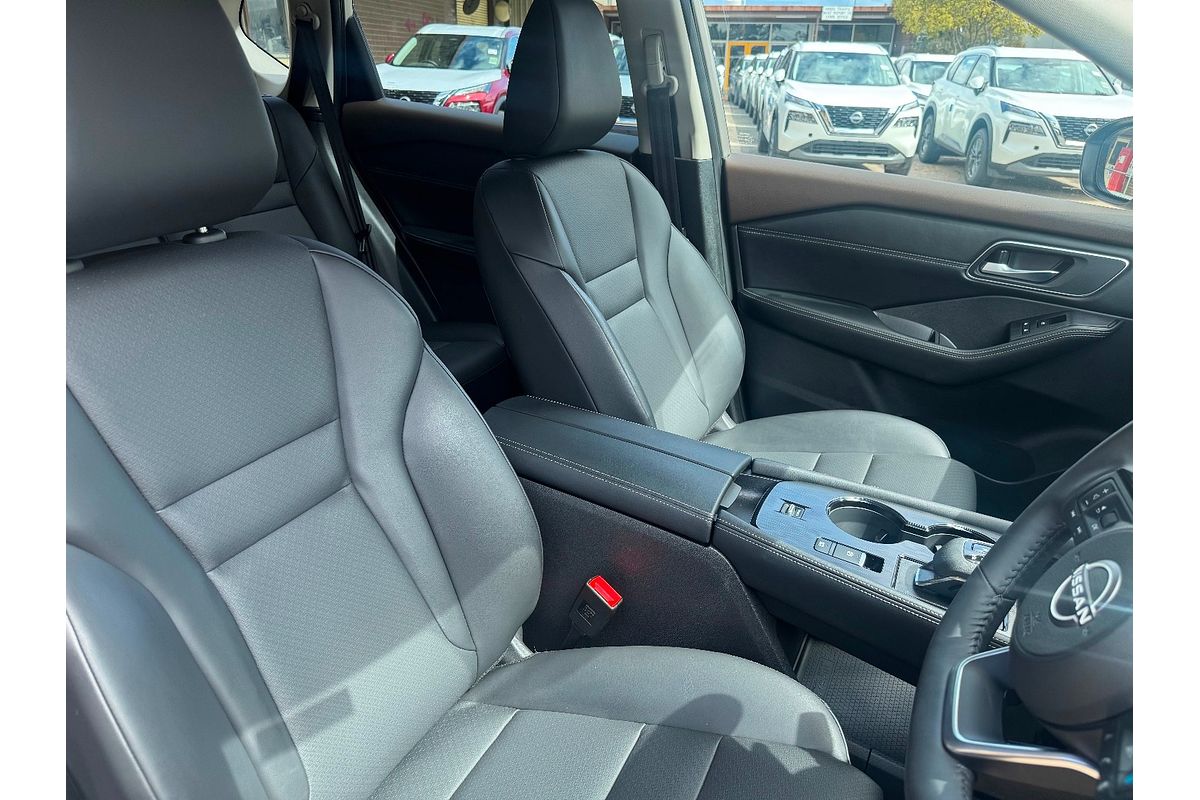 2024 Nissan X-TRAIL ST-L T33