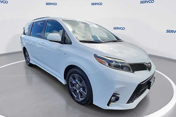 2019 Toyota SIENNA SE Premium