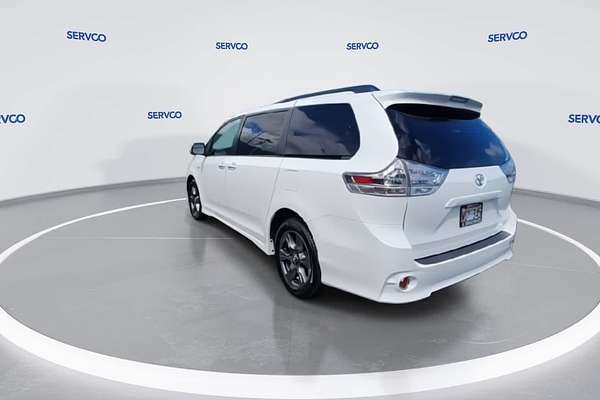 2019 Toyota SIENNA SE Premium