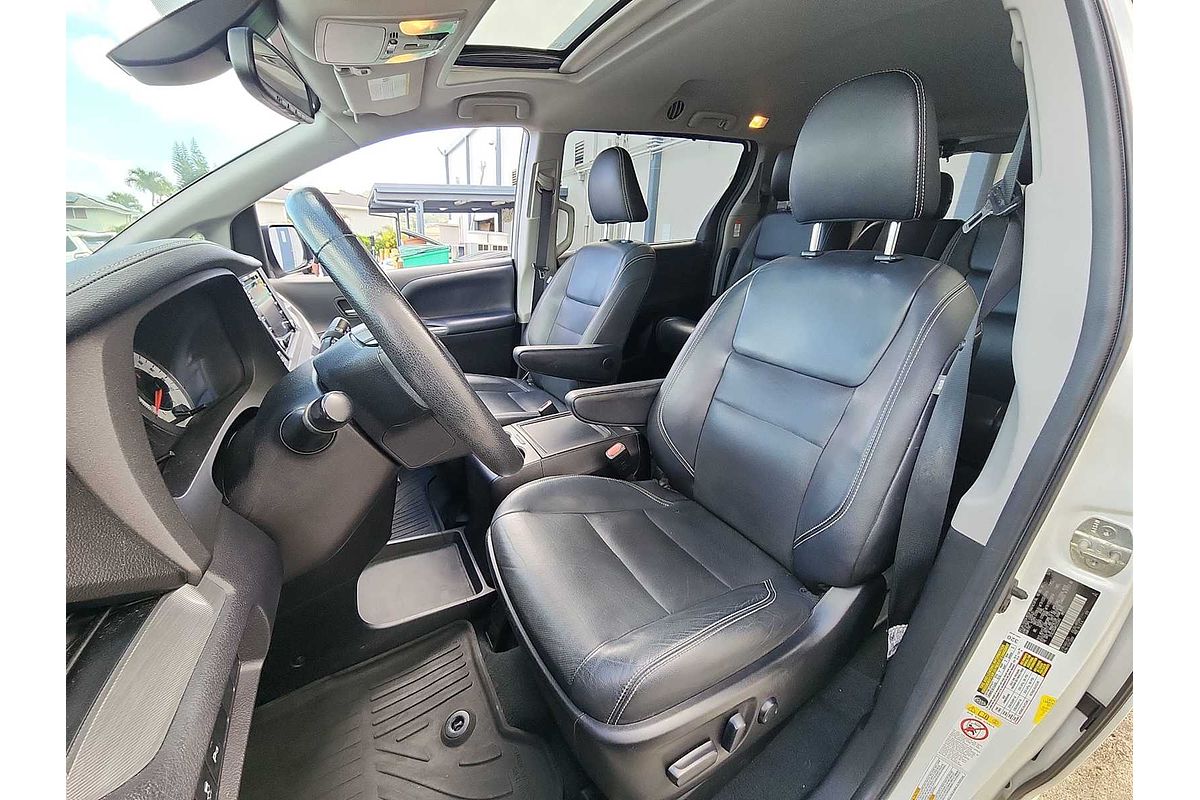 2019 Toyota SIENNA SE Premium