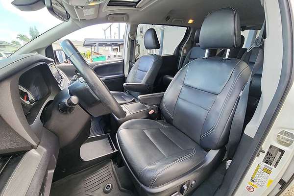2019 Toyota SIENNA SE Premium