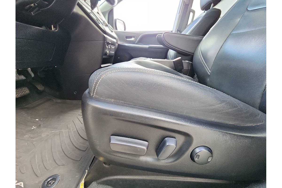 2019 Toyota SIENNA SE Premium