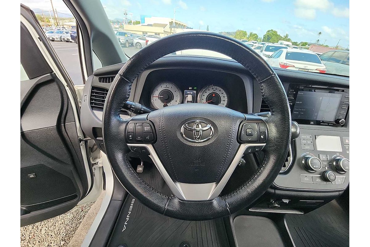 2019 Toyota SIENNA SE Premium
