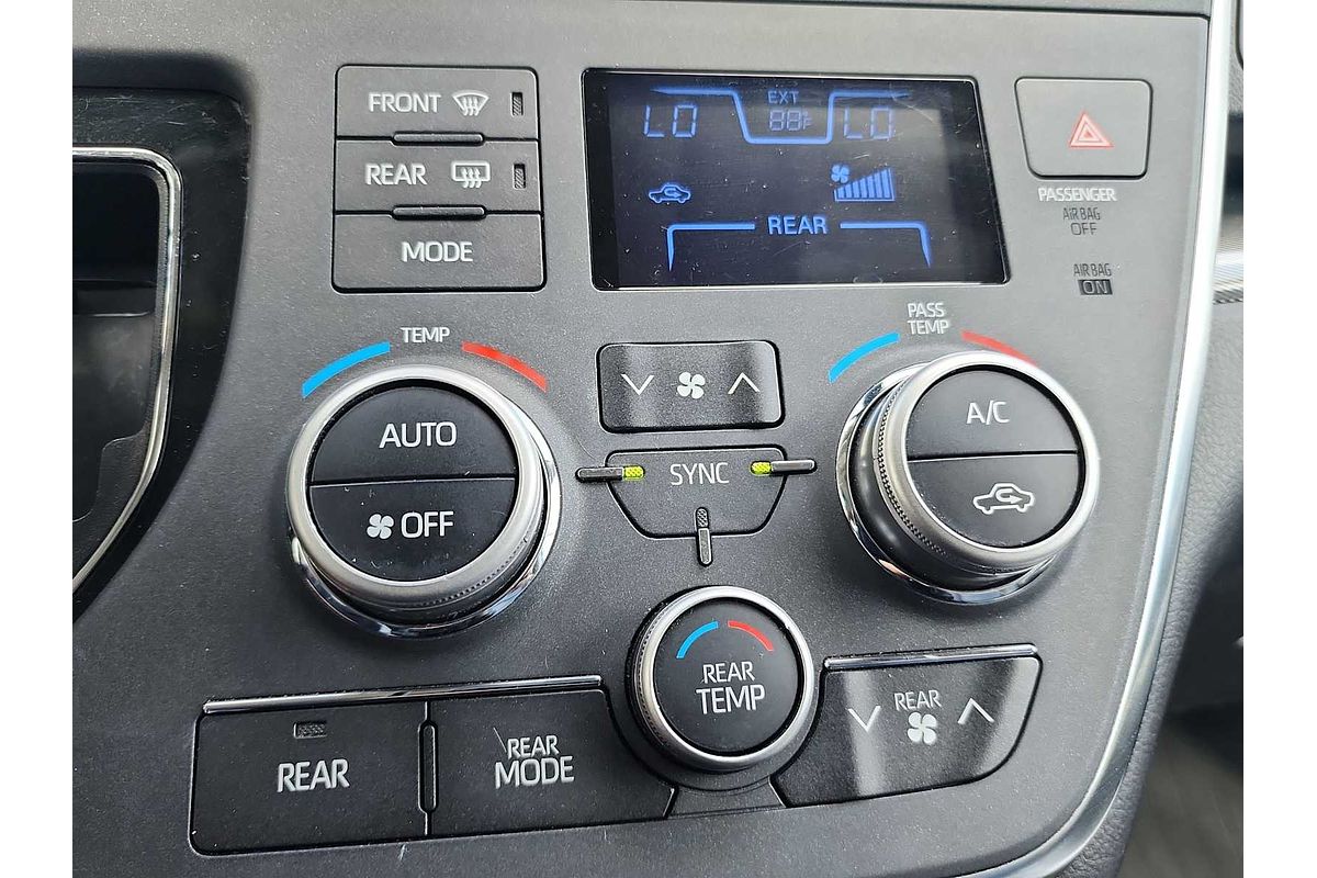 2019 Toyota SIENNA SE Premium