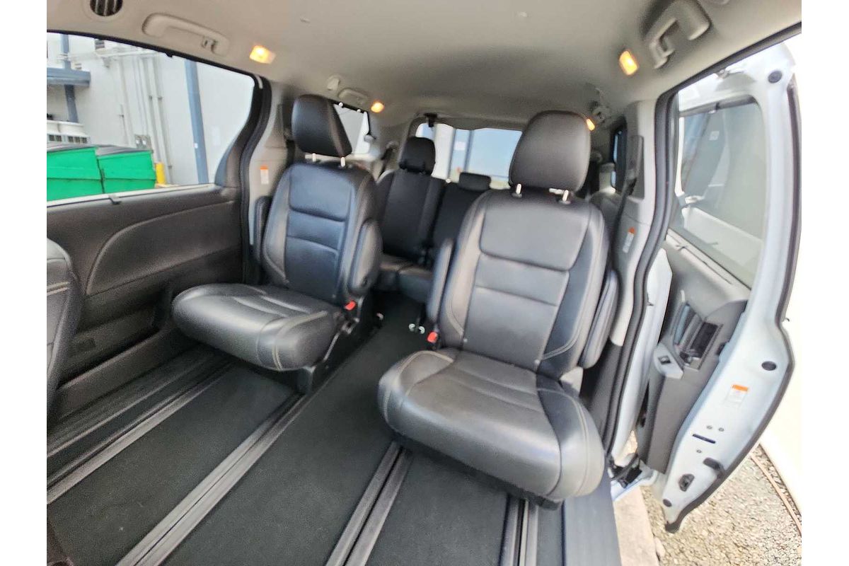 2019 Toyota SIENNA SE Premium
