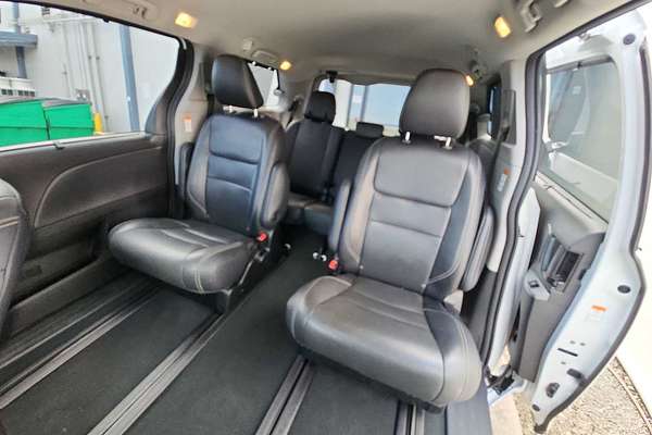 2019 Toyota SIENNA SE Premium