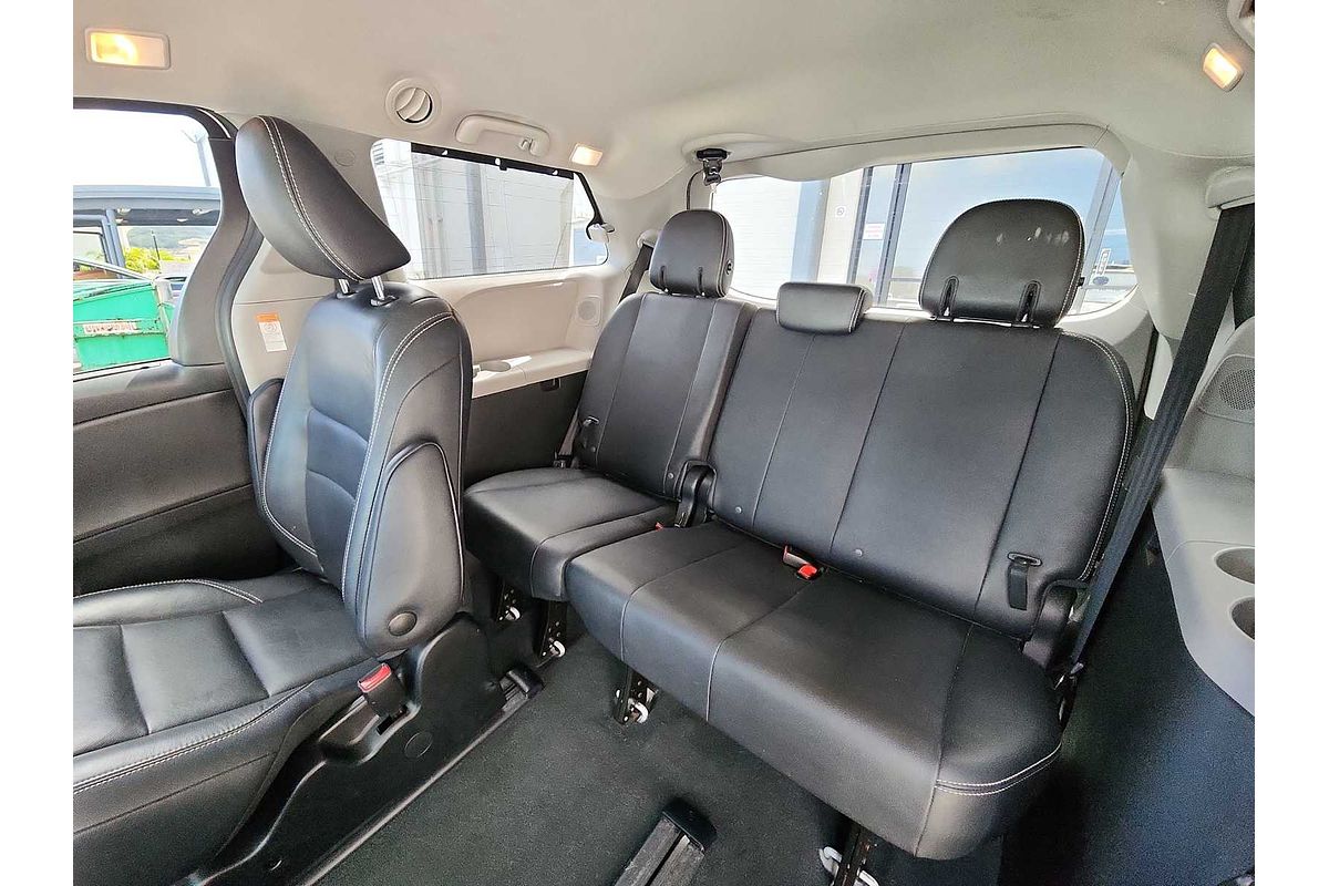 2019 Toyota SIENNA SE Premium