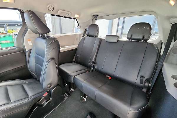 2019 Toyota SIENNA SE Premium