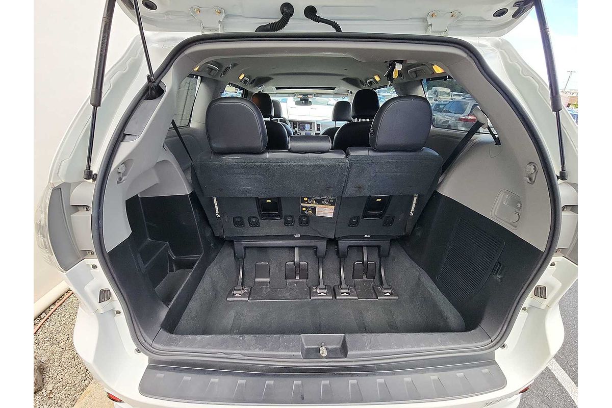 2019 Toyota SIENNA SE Premium