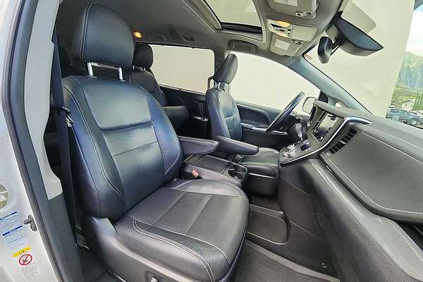 2019 Toyota SIENNA SE Premium