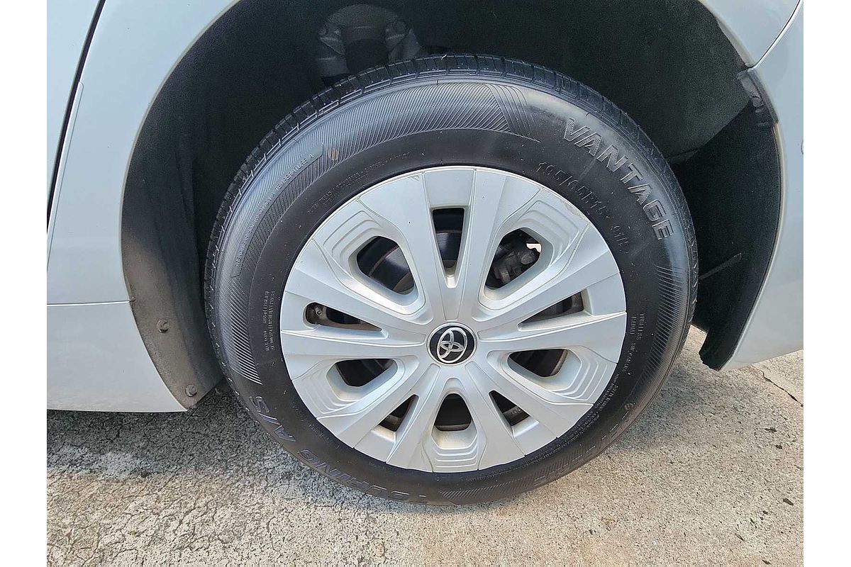 2022 Toyota Prius LE