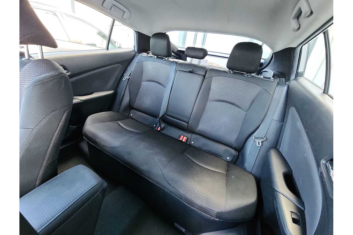 2022 Toyota Prius LE