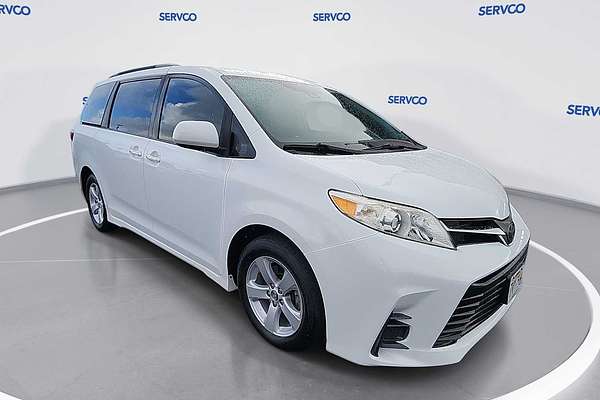 2019 Toyota SIENNA LE