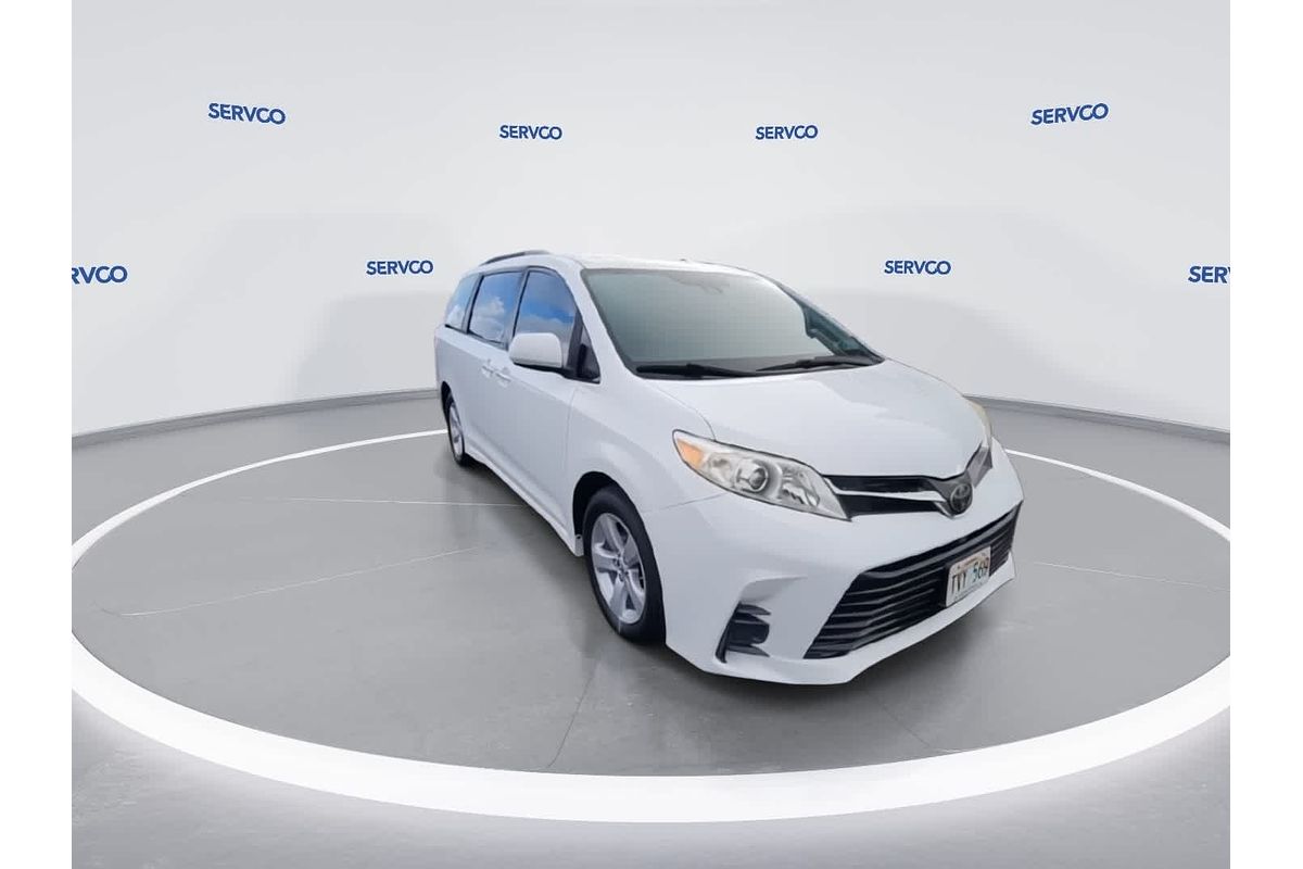 2019 Toyota SIENNA LE