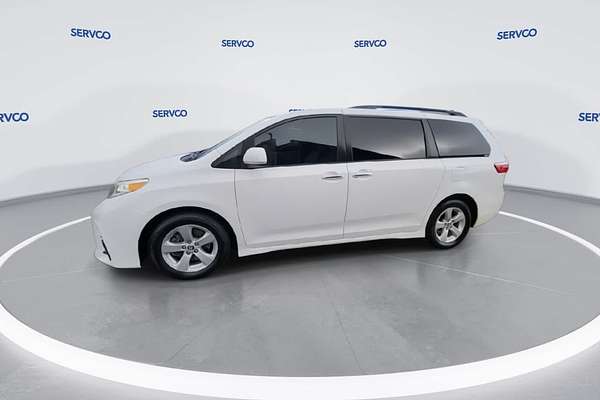 2019 Toyota SIENNA LE