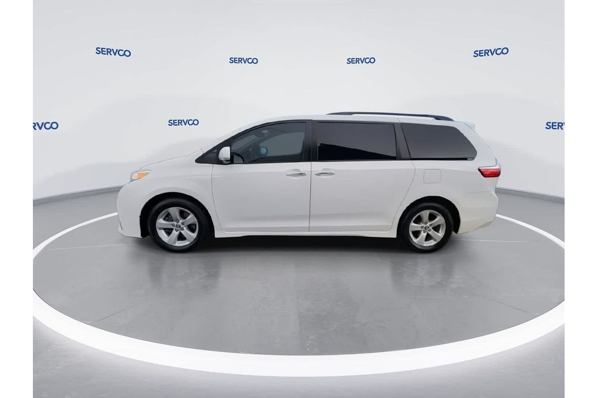 2019 Toyota SIENNA LE