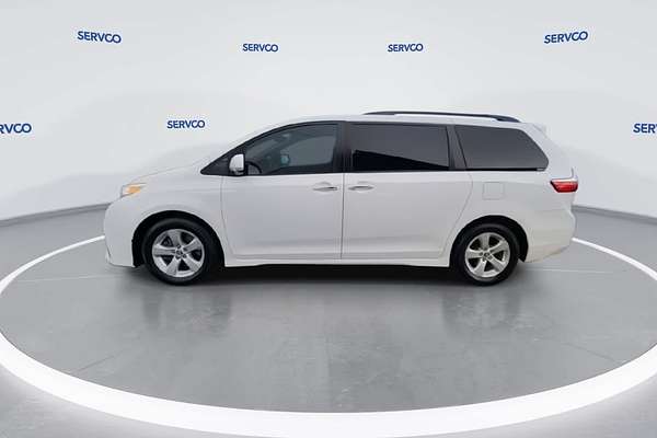 2019 Toyota SIENNA LE
