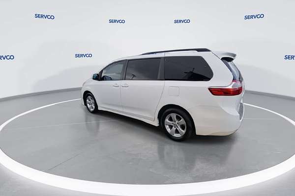 2019 Toyota SIENNA LE