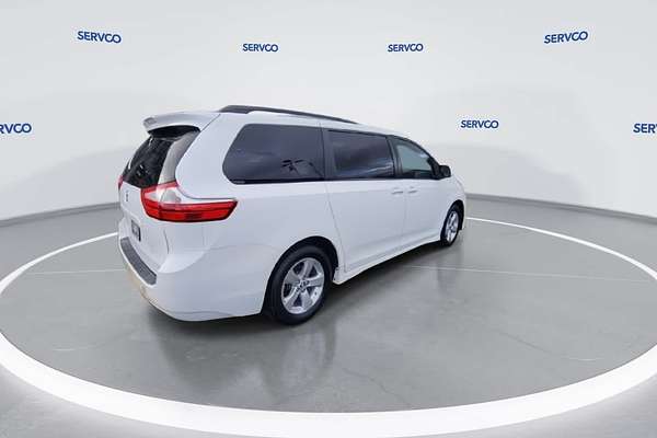2019 Toyota SIENNA LE