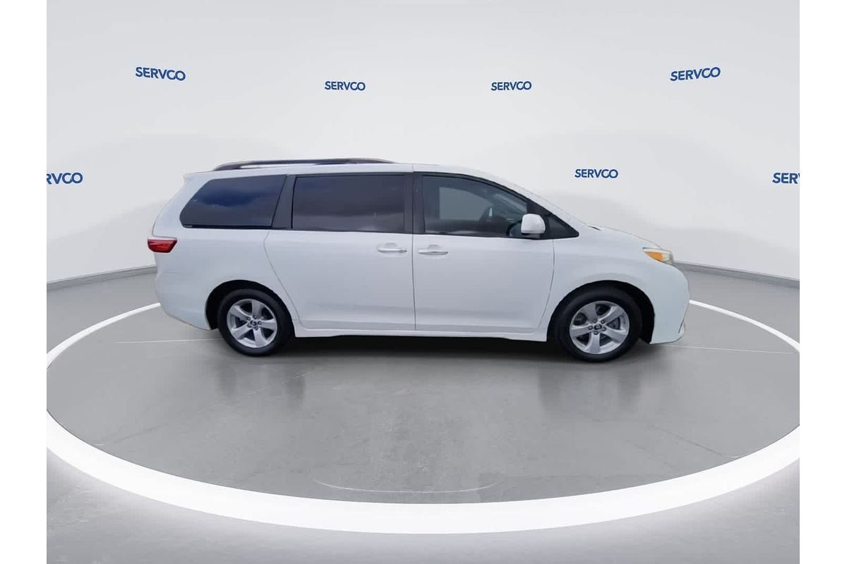 2019 Toyota SIENNA LE