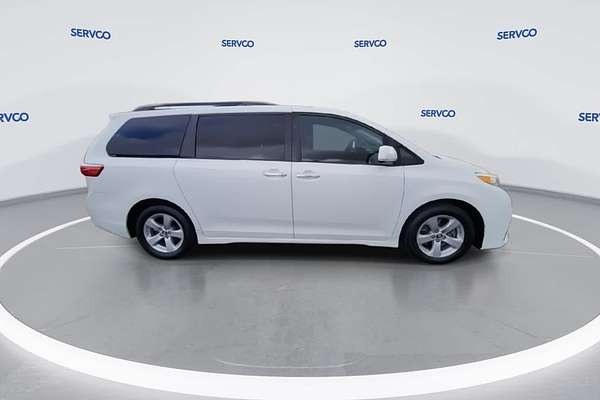 2019 Toyota SIENNA LE