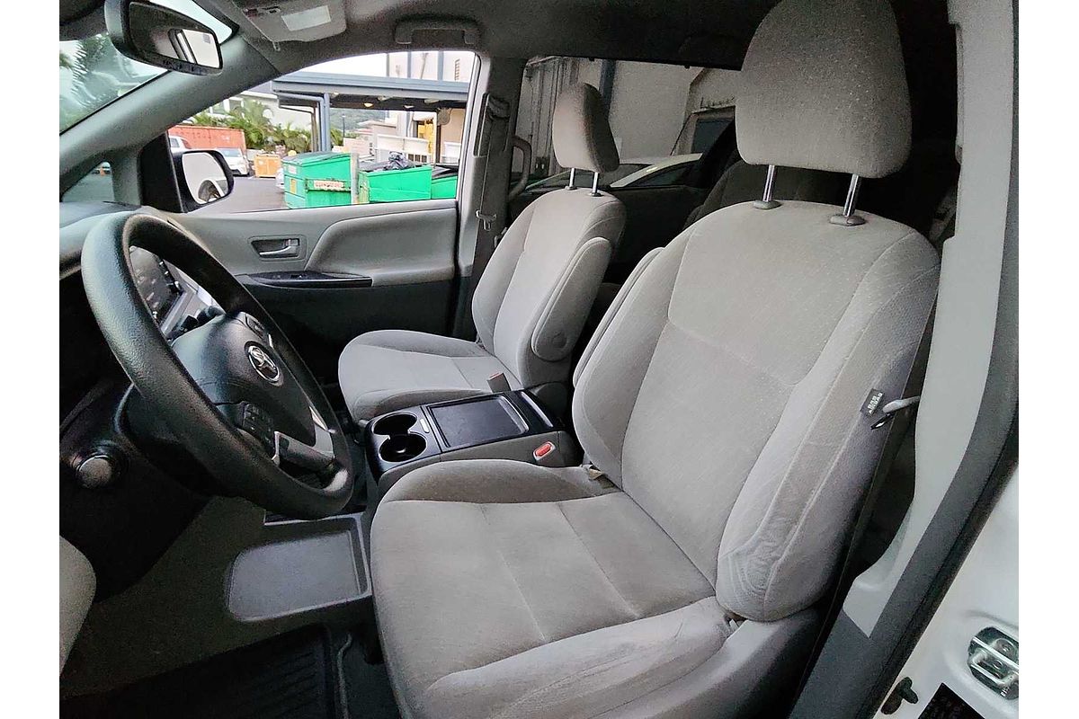 2019 Toyota SIENNA LE