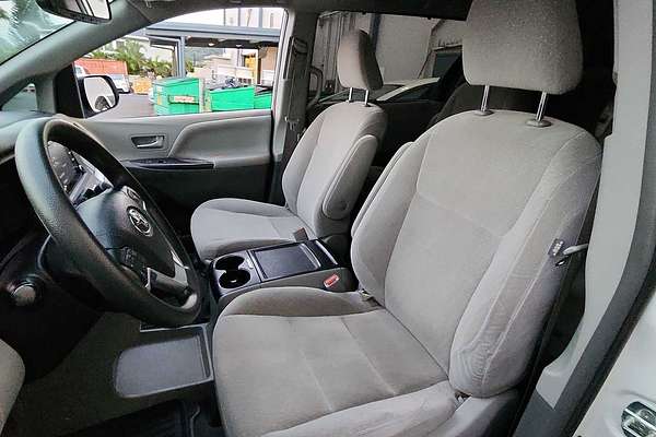 2019 Toyota SIENNA LE