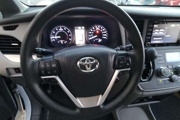 2019 Toyota SIENNA LE