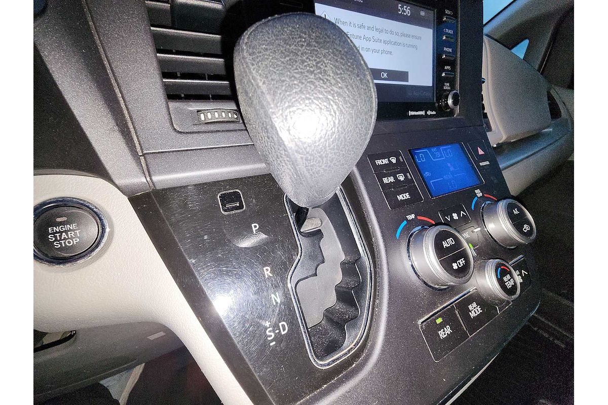 2019 Toyota SIENNA LE