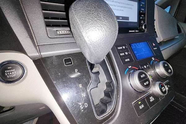 2019 Toyota SIENNA LE