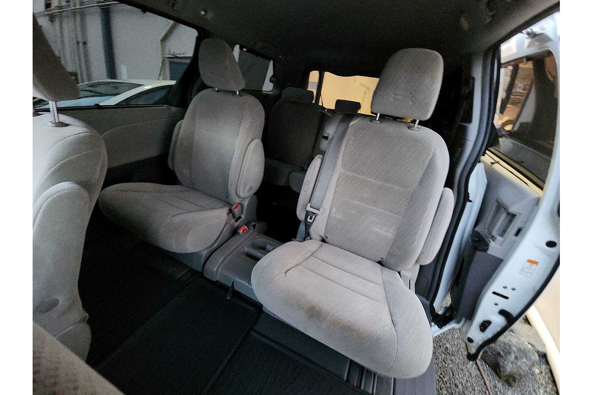 2019 Toyota SIENNA LE