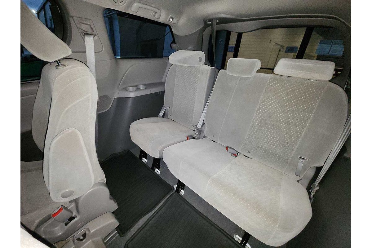 2019 Toyota SIENNA LE