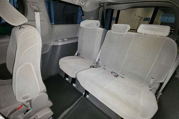 2019 Toyota SIENNA LE