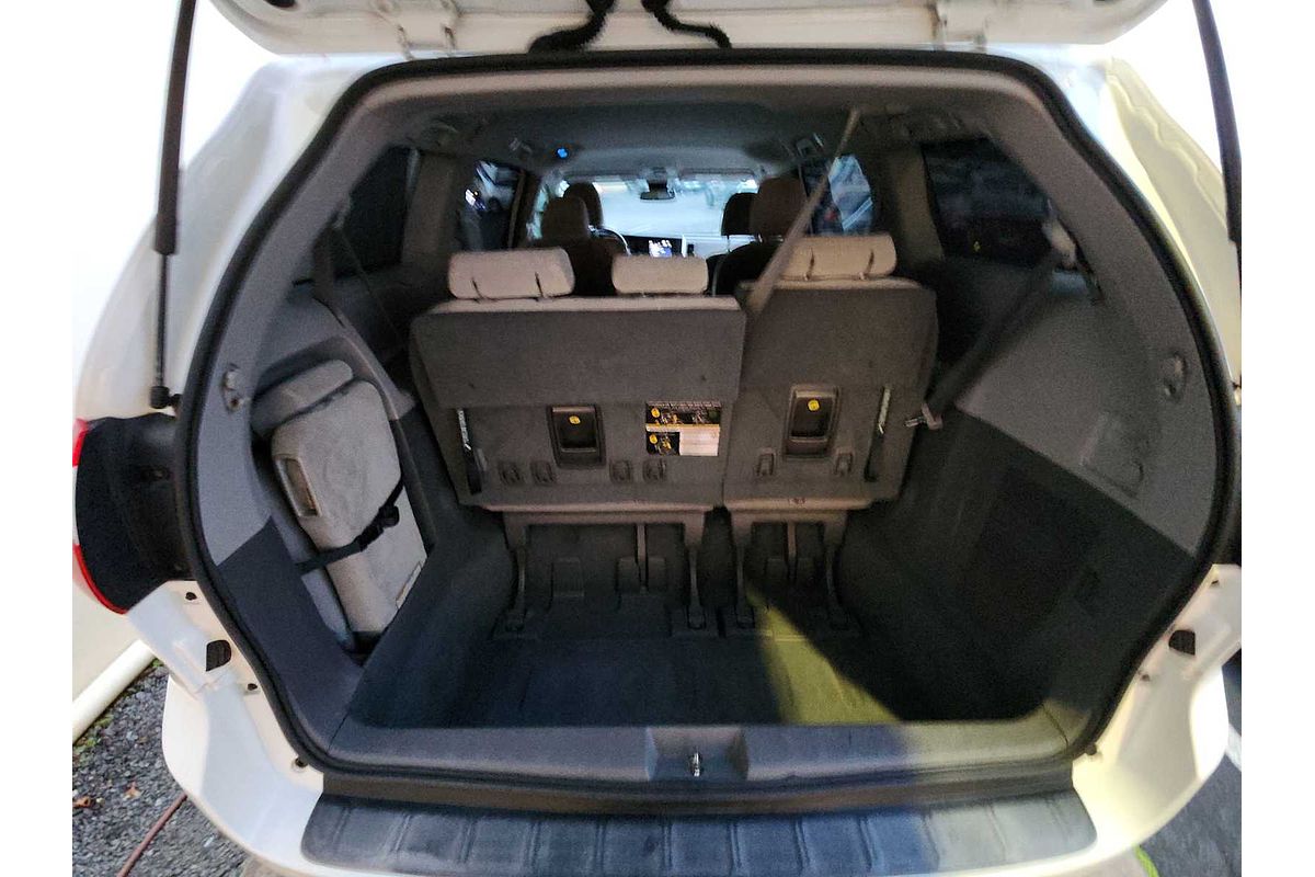 2019 Toyota SIENNA LE