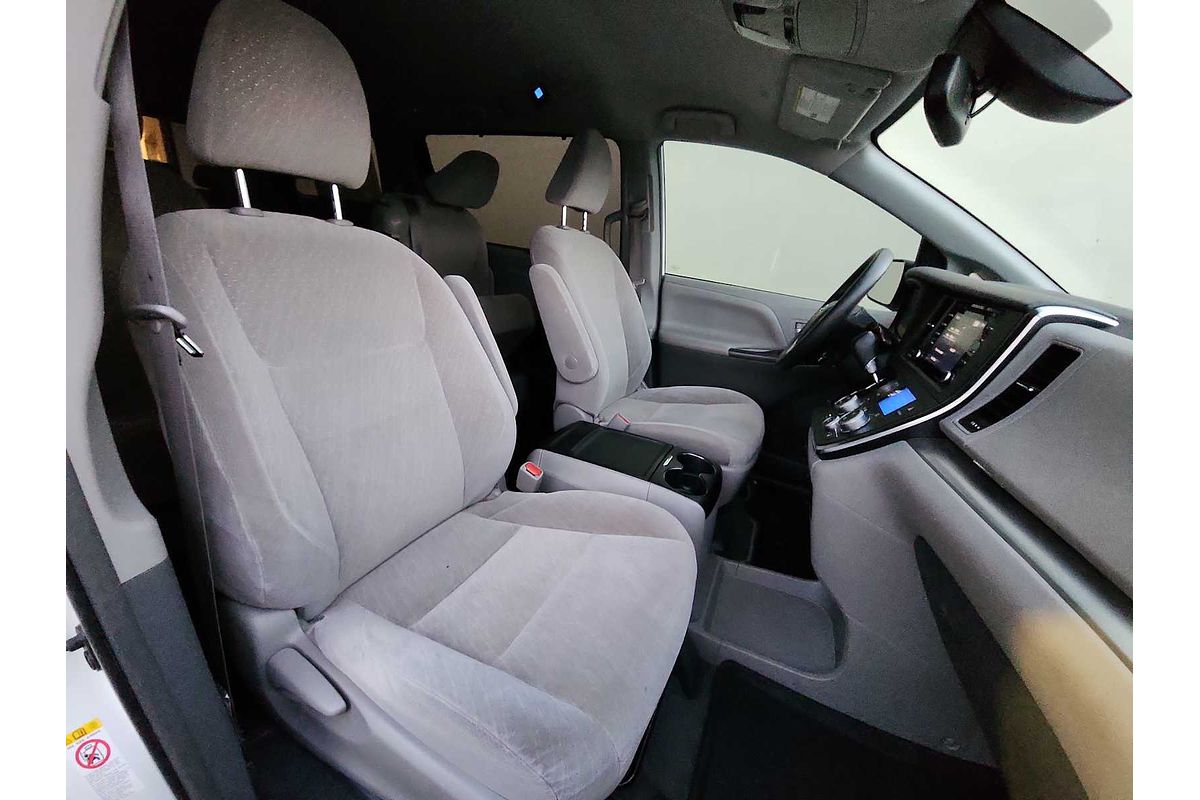 2019 Toyota SIENNA LE