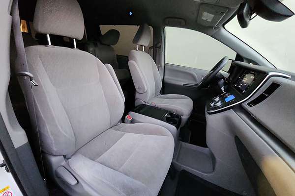 2019 Toyota SIENNA LE