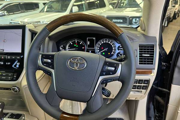 2017 Toyota Landcruiser Sahara VDJ200R