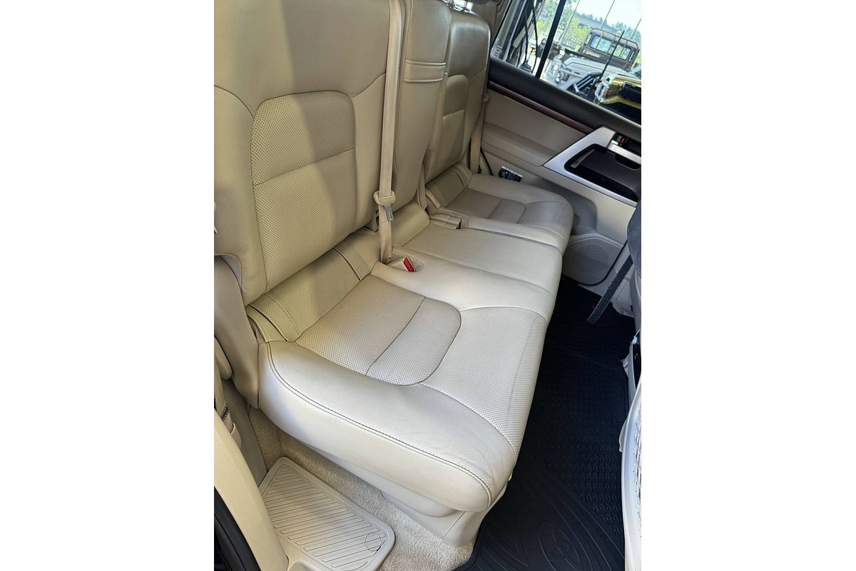 2017 Toyota Landcruiser Sahara VDJ200R