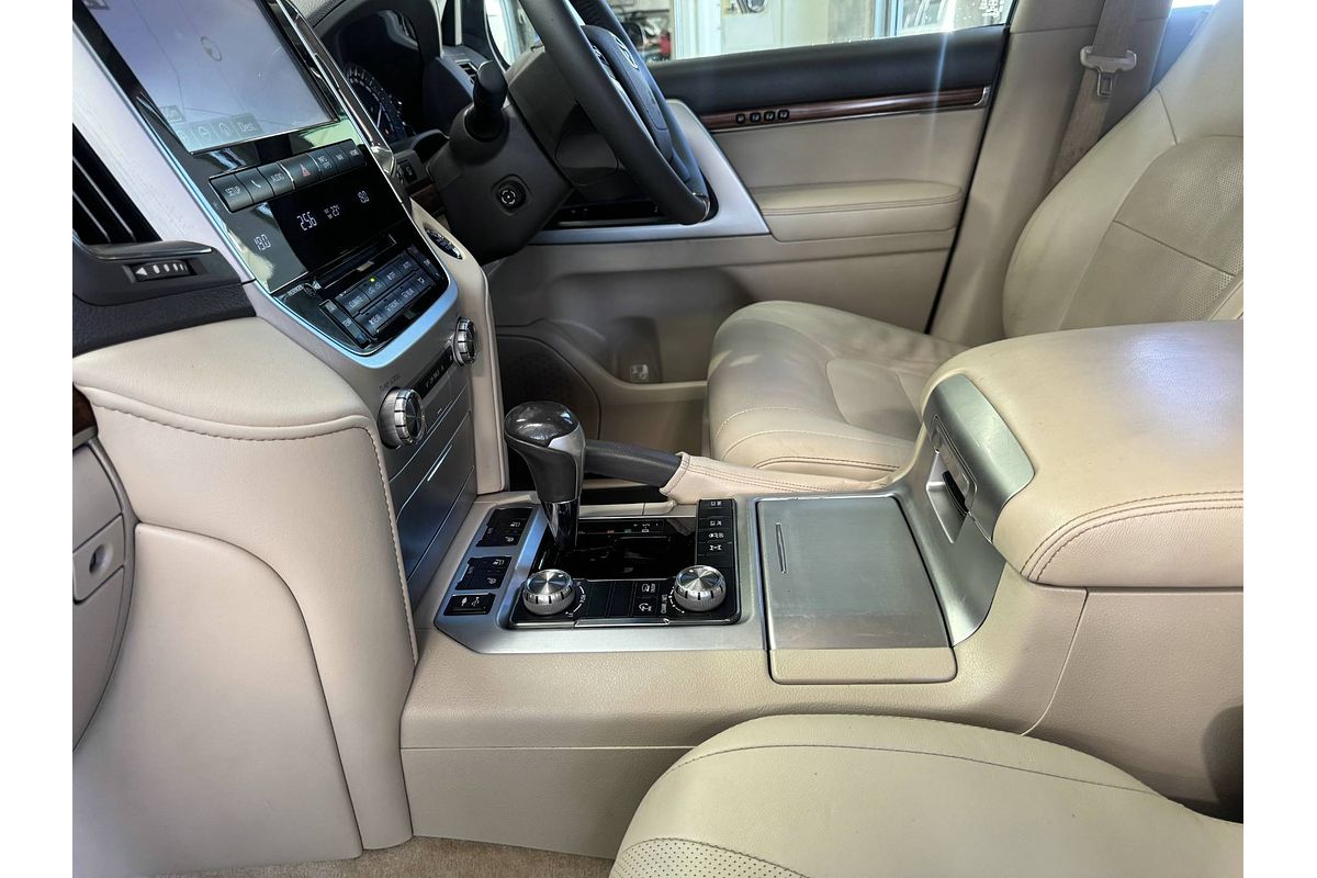 2017 Toyota Landcruiser Sahara VDJ200R