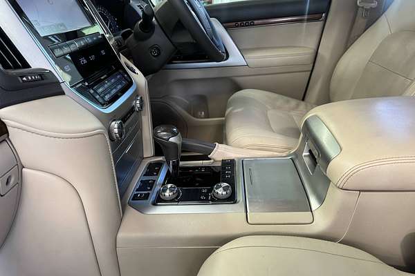 2017 Toyota Landcruiser Sahara VDJ200R