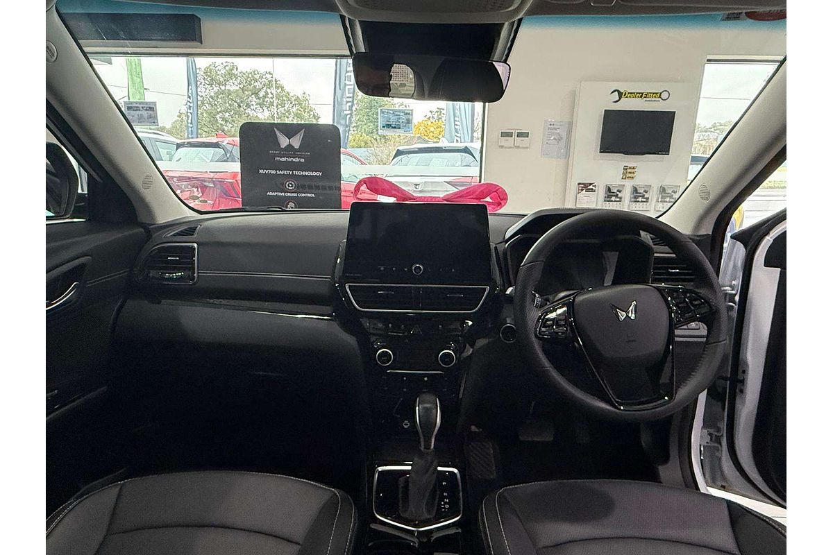 2025 Mahindra XUV3XO AX7L