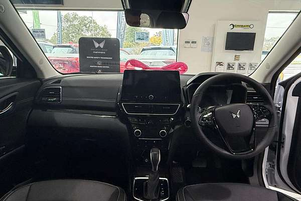 2025 Mahindra XUV3XO AX7L