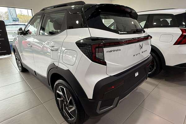 2025 Mahindra XUV3XO AX7L