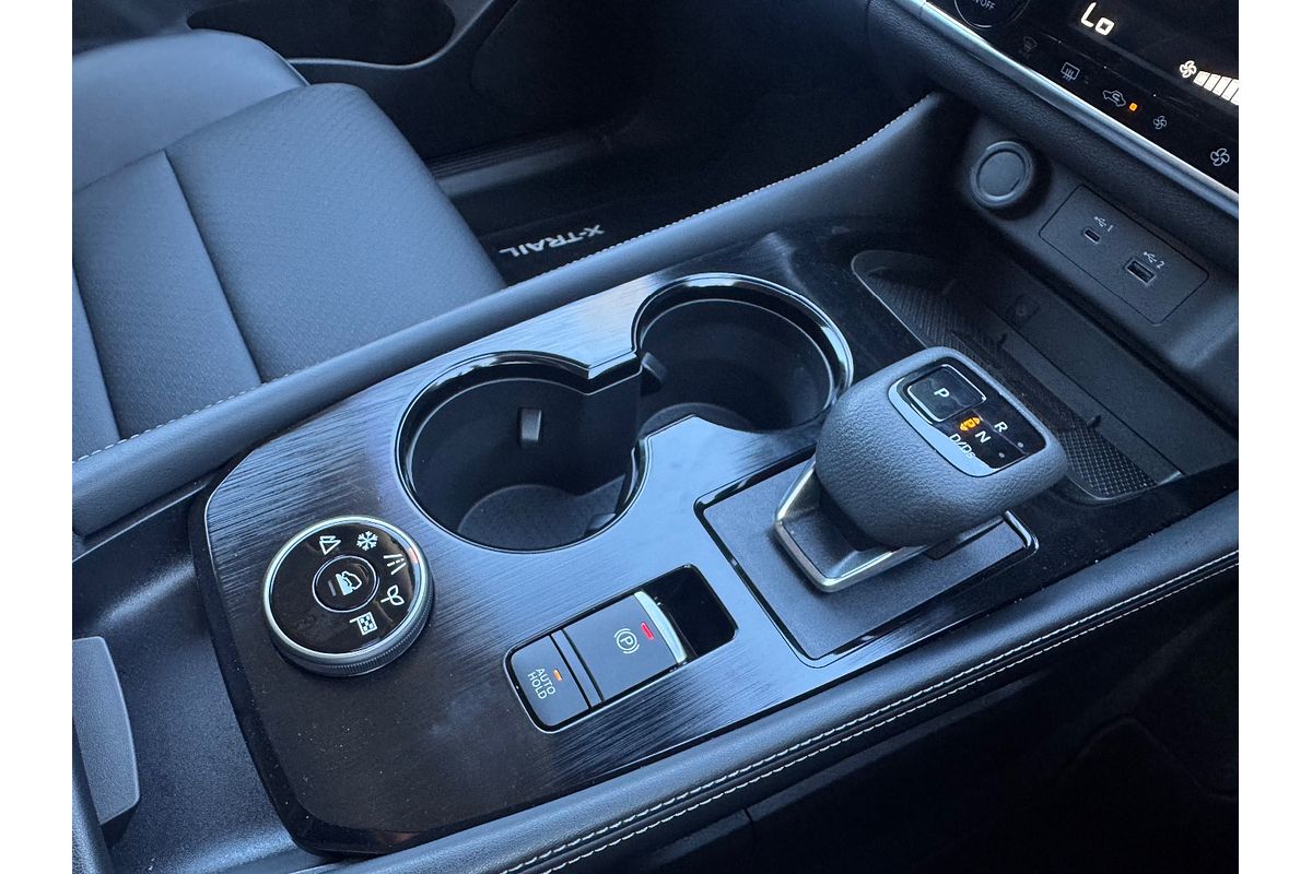 2025 Nissan X-TRAIL ST-L T33