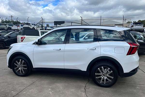 2025 Mahindra XUV700 AX7L