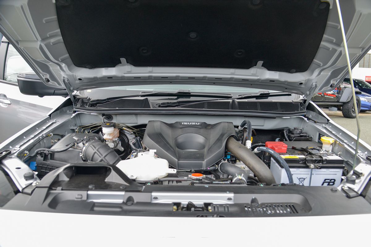 2025 Isuzu MU-X X-TERRAIN