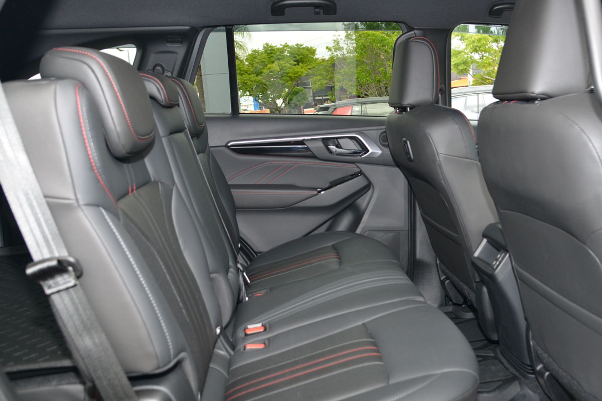 2025 Isuzu MU-X X-TERRAIN