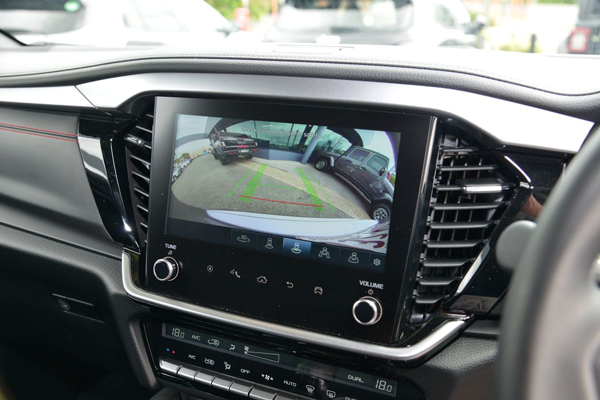 2025 Isuzu MU-X X-TERRAIN